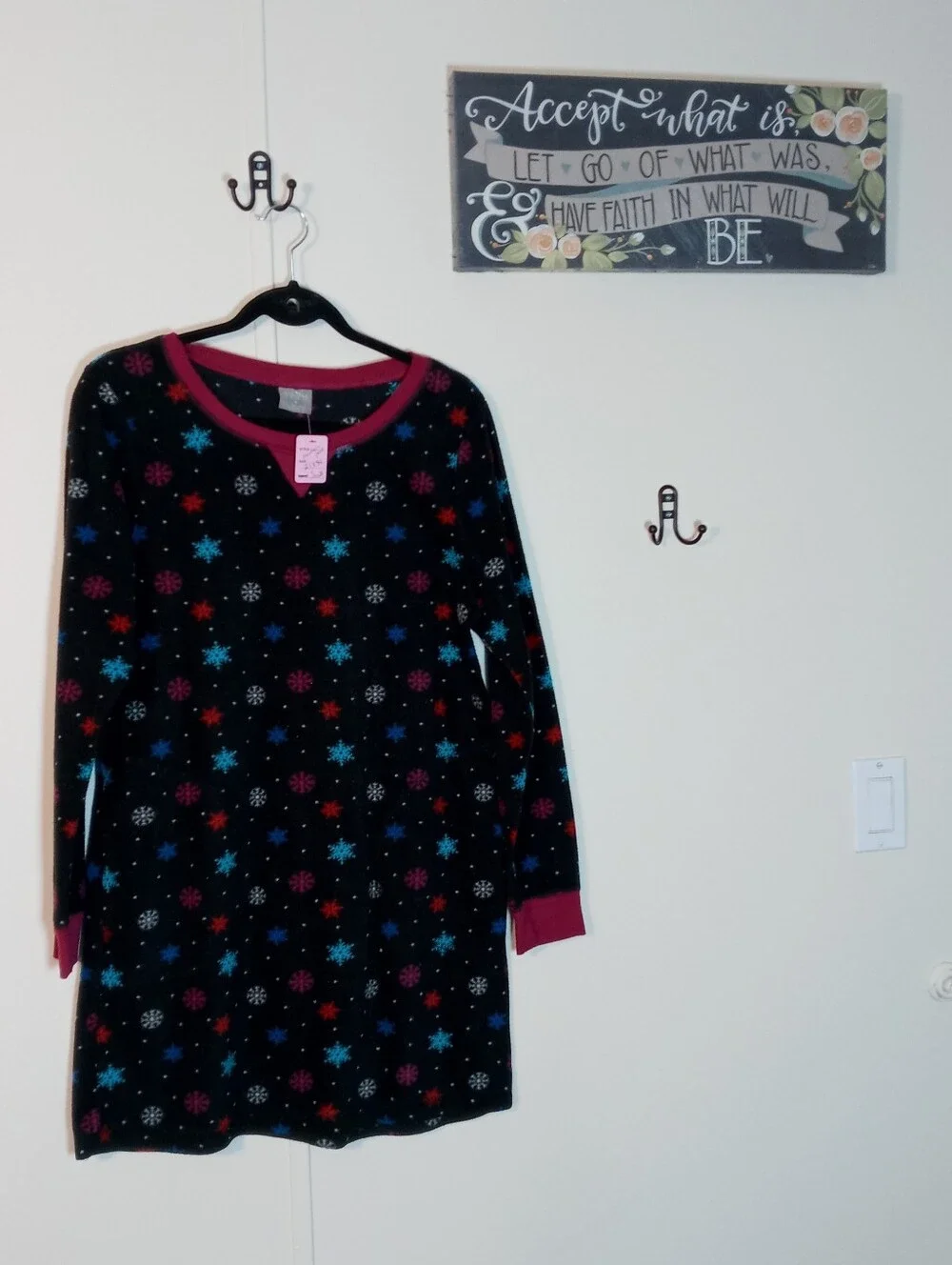 Mountain Peak Small Colorful Snowflake Long Sleeve nightgown
